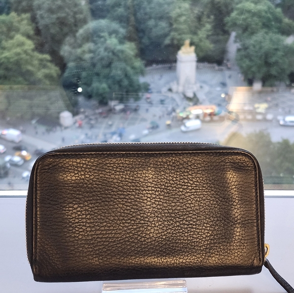 Gucci Interlocking G Leather Zip Around . - Picture 2 of 16